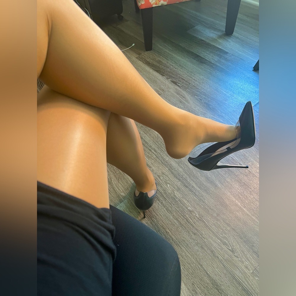 Gorgeous Aldo stiletto heels with clear accents - size 9